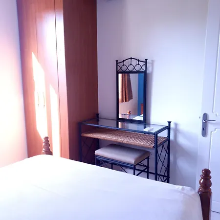 Apartment Seaside Rustic Flat In Harbour Tourist Area *